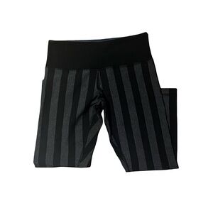 Lululemon Capri gray striped yoga leggings pants size 4